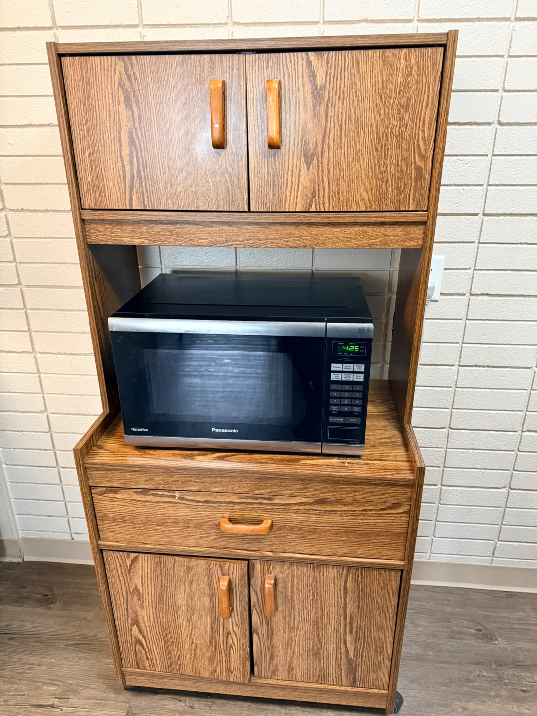 Microwave + stand!