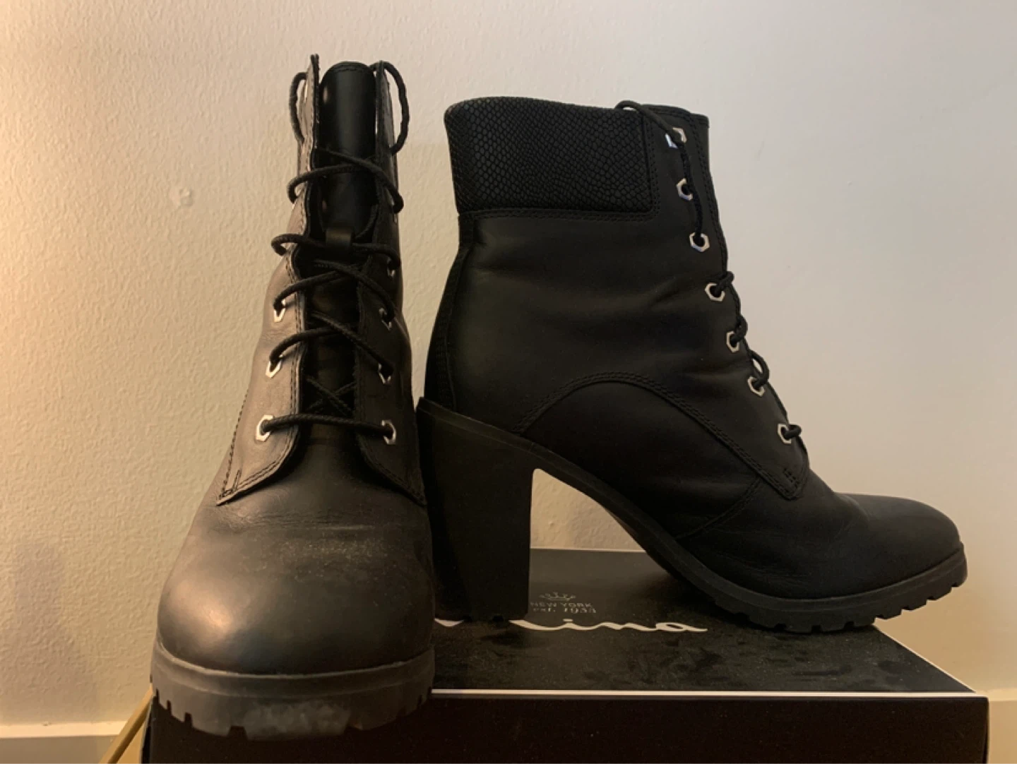 Timberland Black Leather Heeled Lace-Up Boots - photo 2