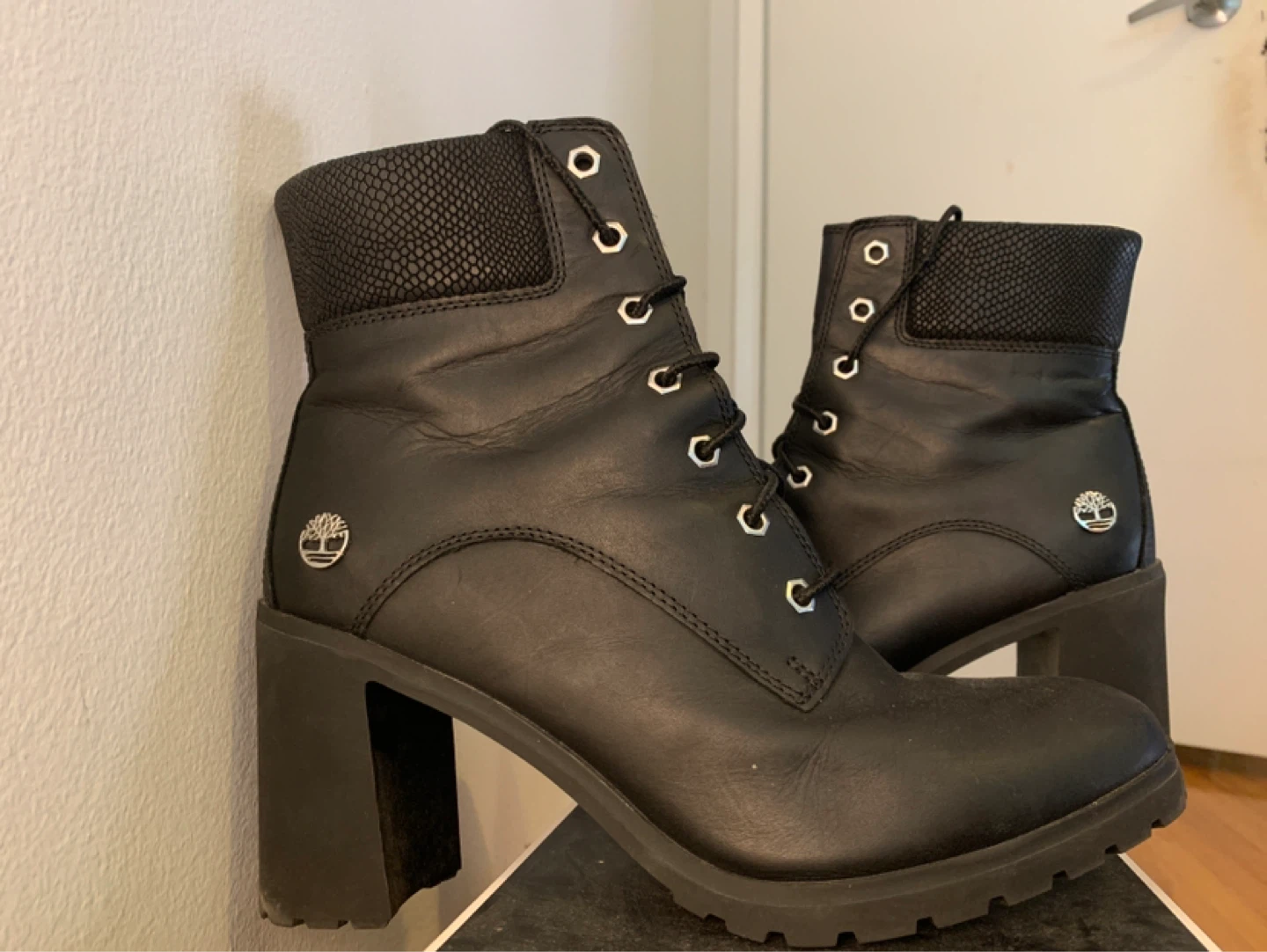 Timberland Black Leather Heeled Lace-Up Boots - photo 3