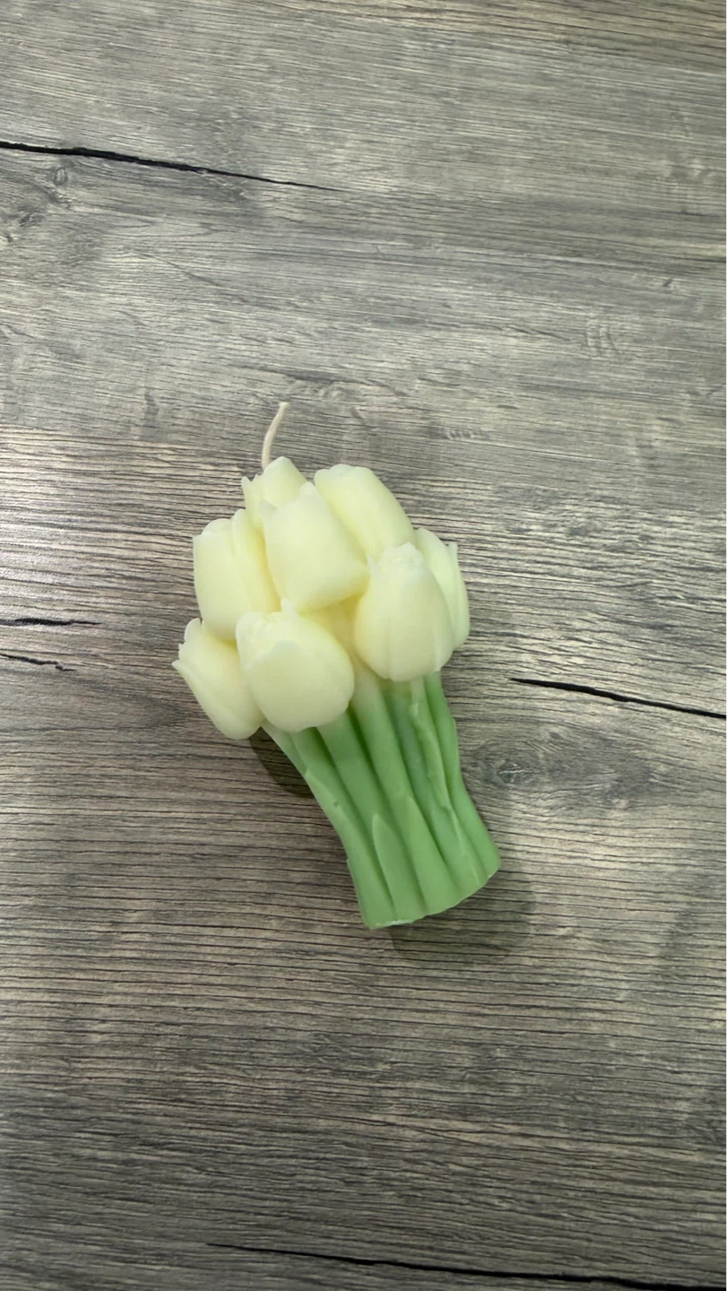 Tulip Bouquet Candle - Cream and Green