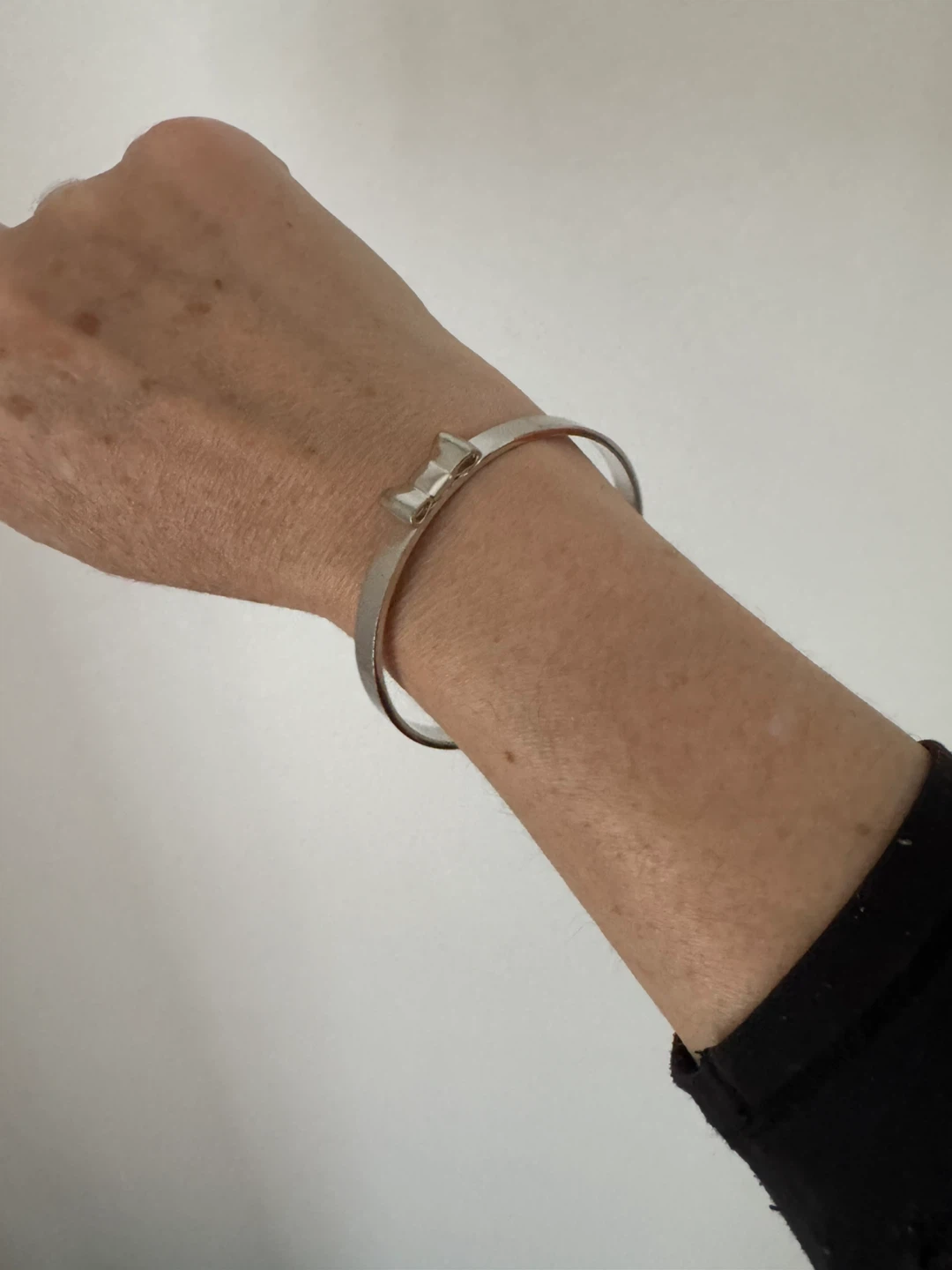 Kate Spade Silver Tone Bow Bangle Bracelet - photo 2