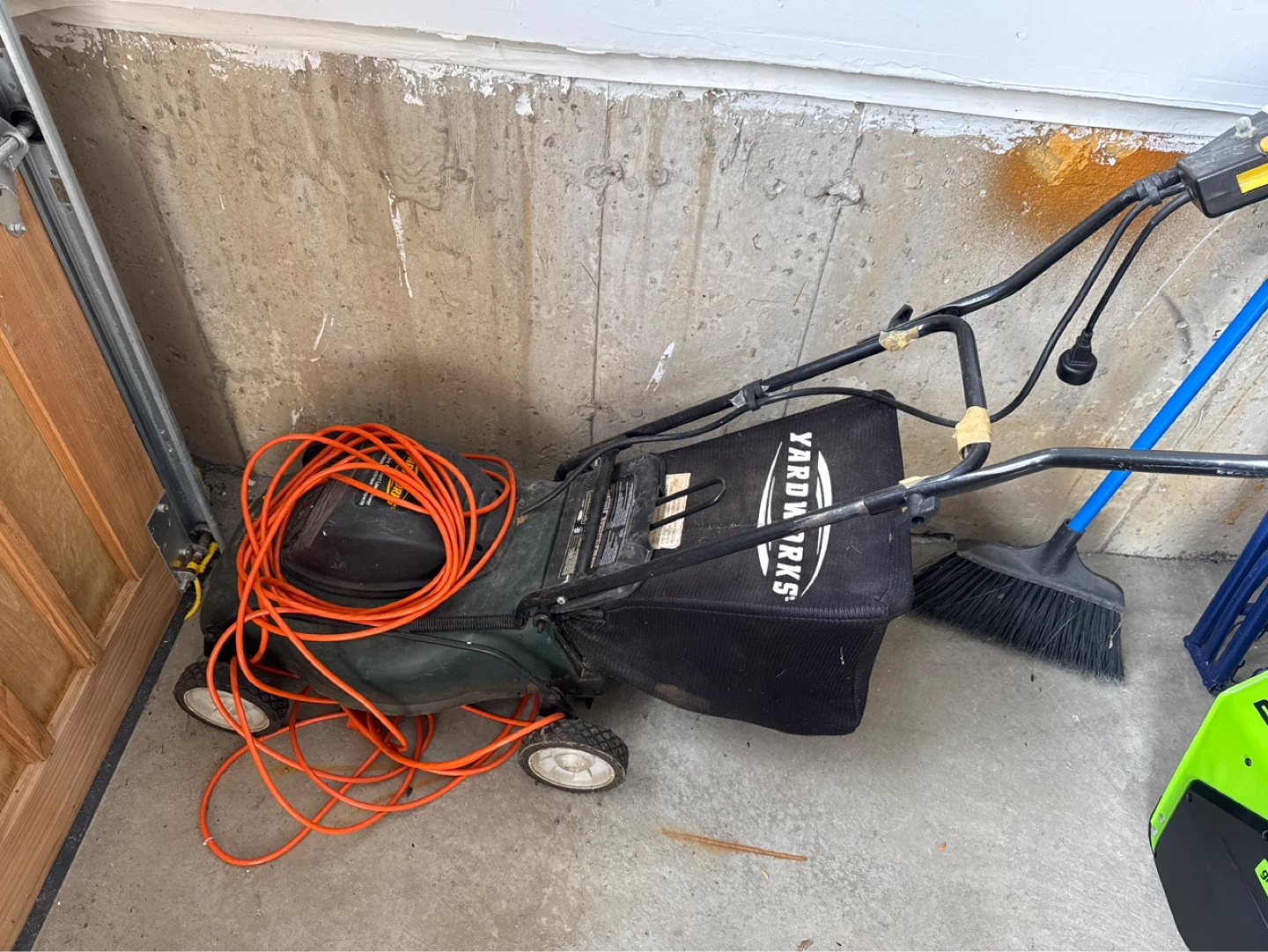 Yardworks Electric Lawn Mower with Grass Bag