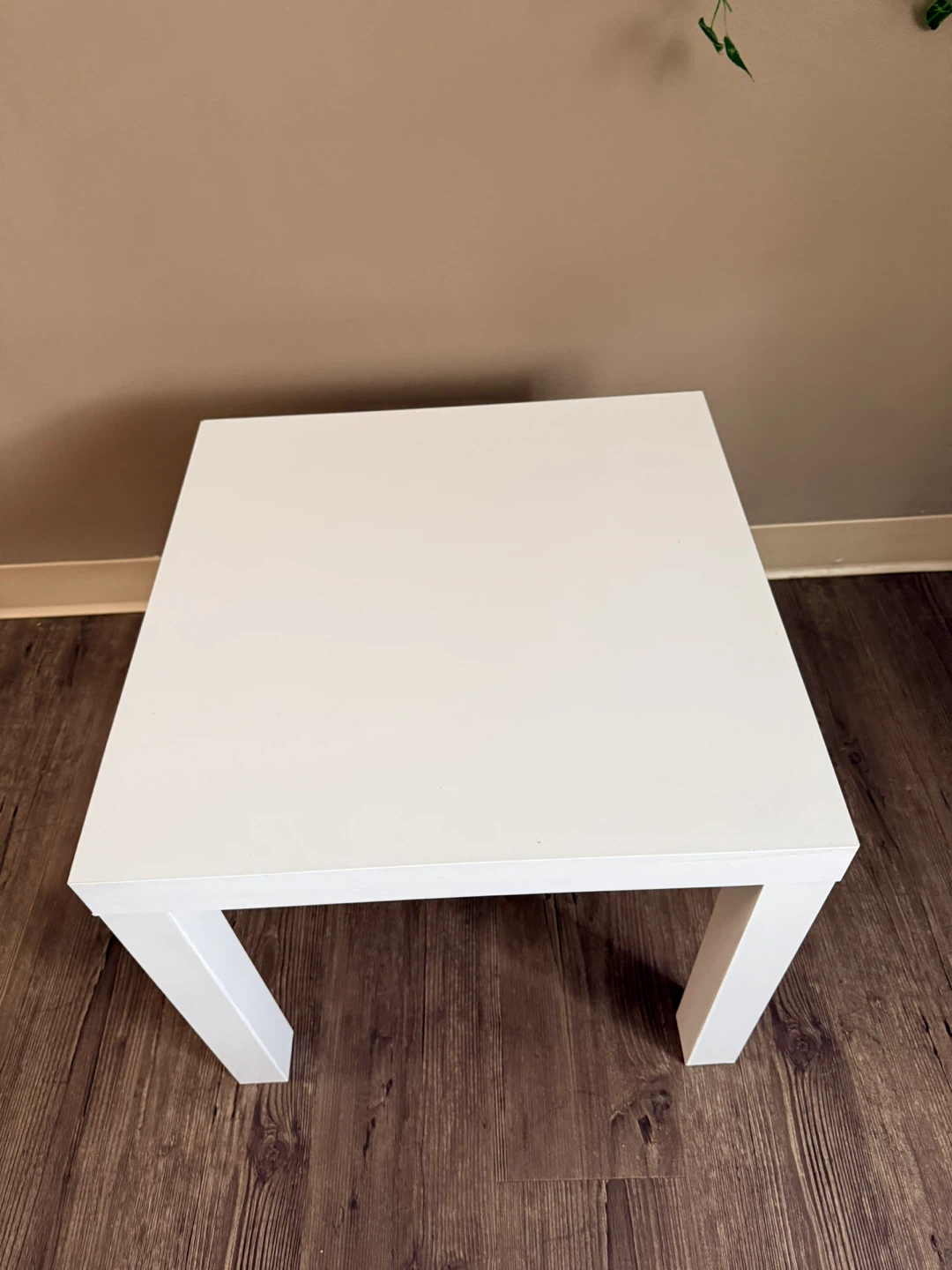 Little white side table