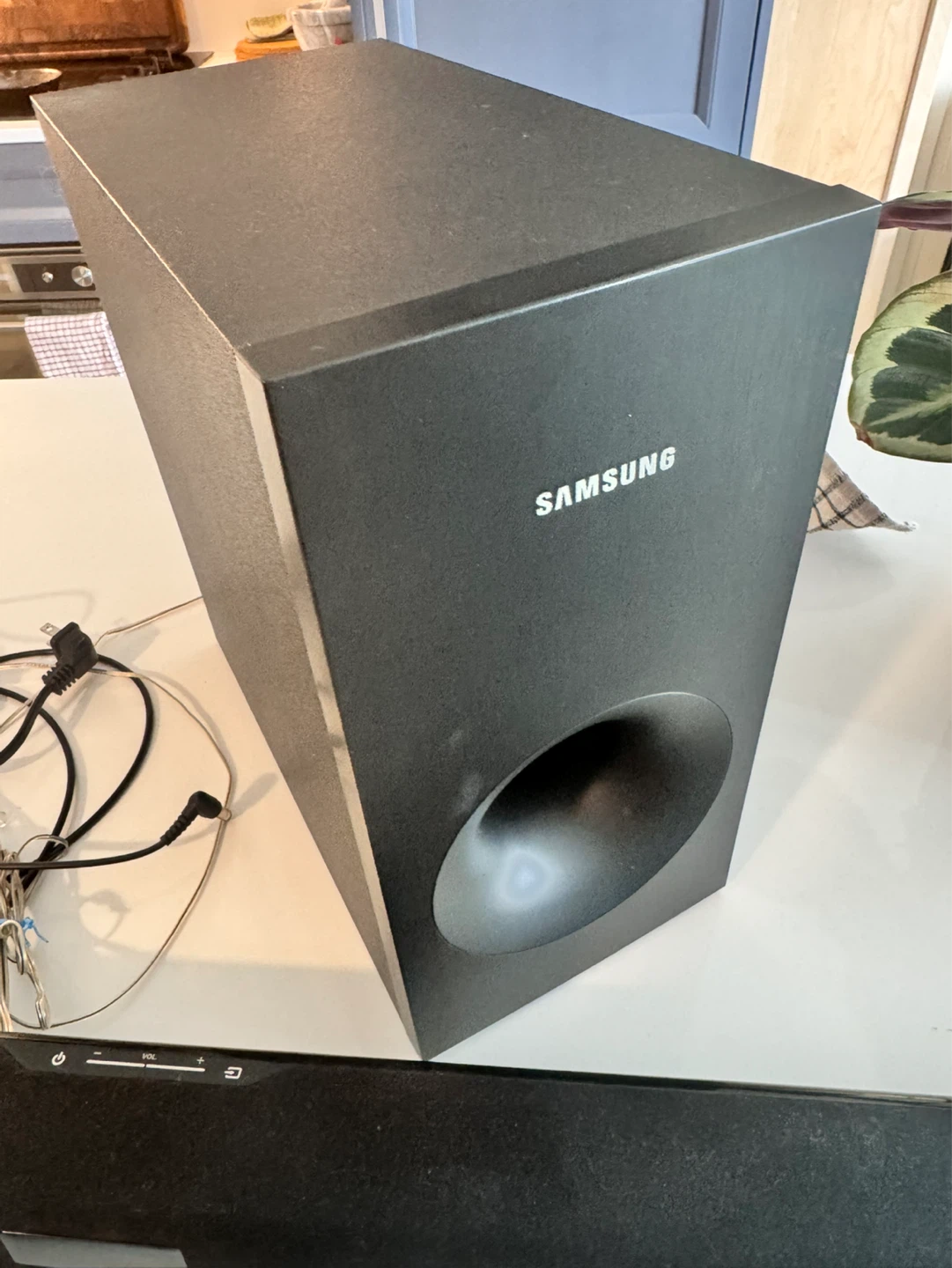 Samsung HW-J355 Soundbar and Subwoofer with Remote - photo 2