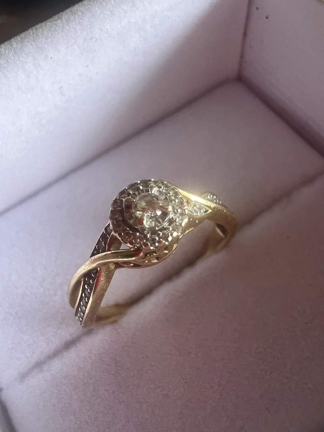 10K Yellow Gold Diamond Halo Ring - photo 4