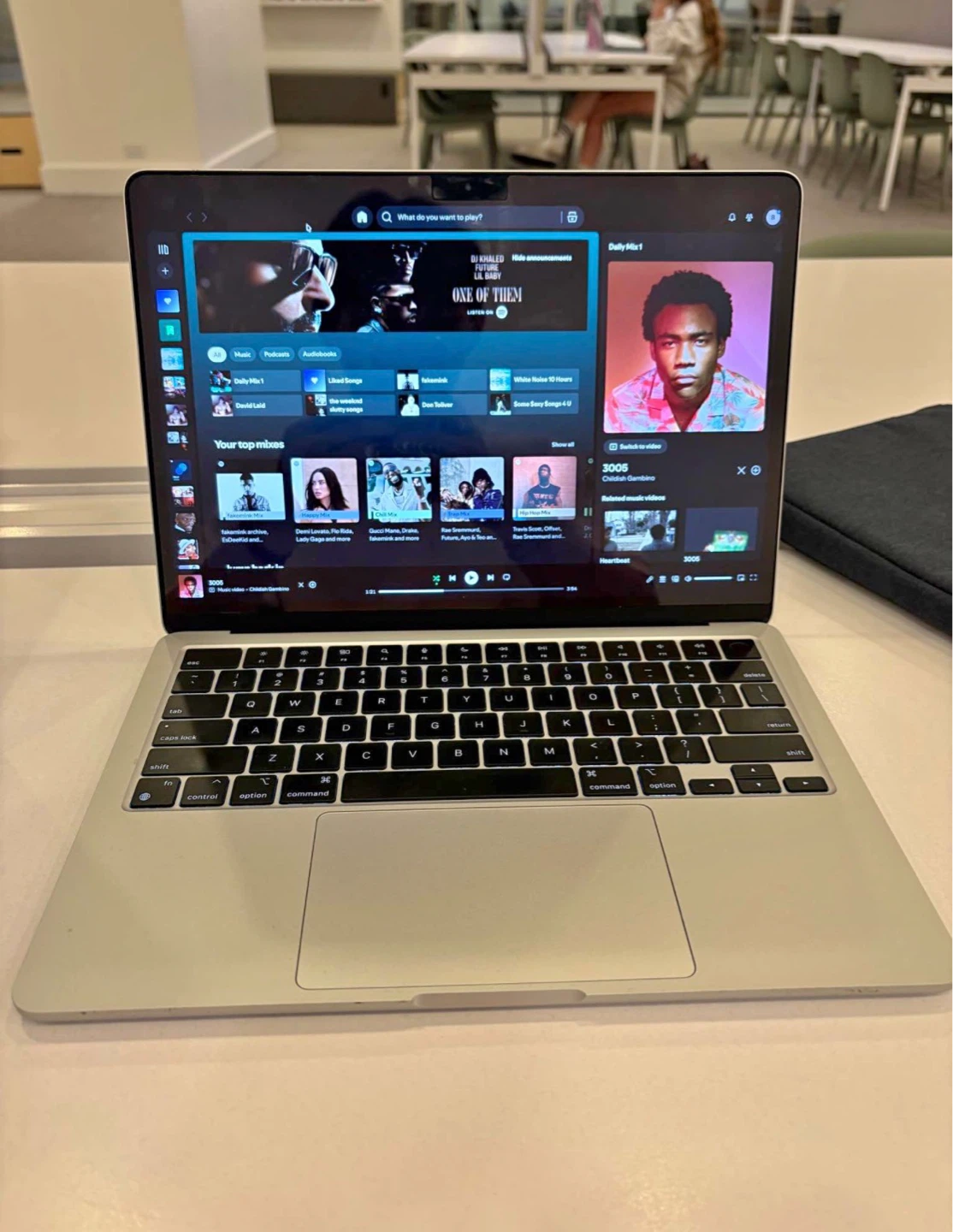 MacBook Air M2 2022 - photo 2