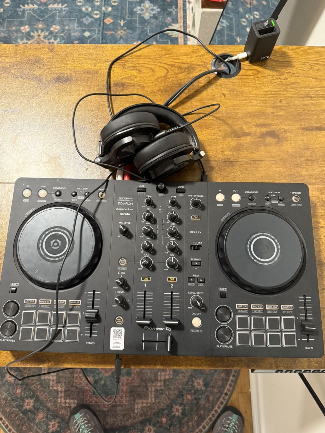 Pioneer DDJ-FLX4 DJ Controller with Headphones