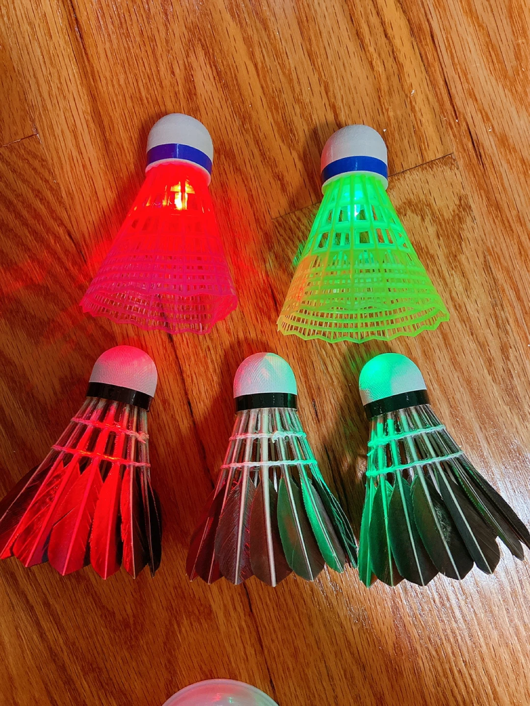 2 Light-up Shuttlecocks + 3 Black Shuttlecocks