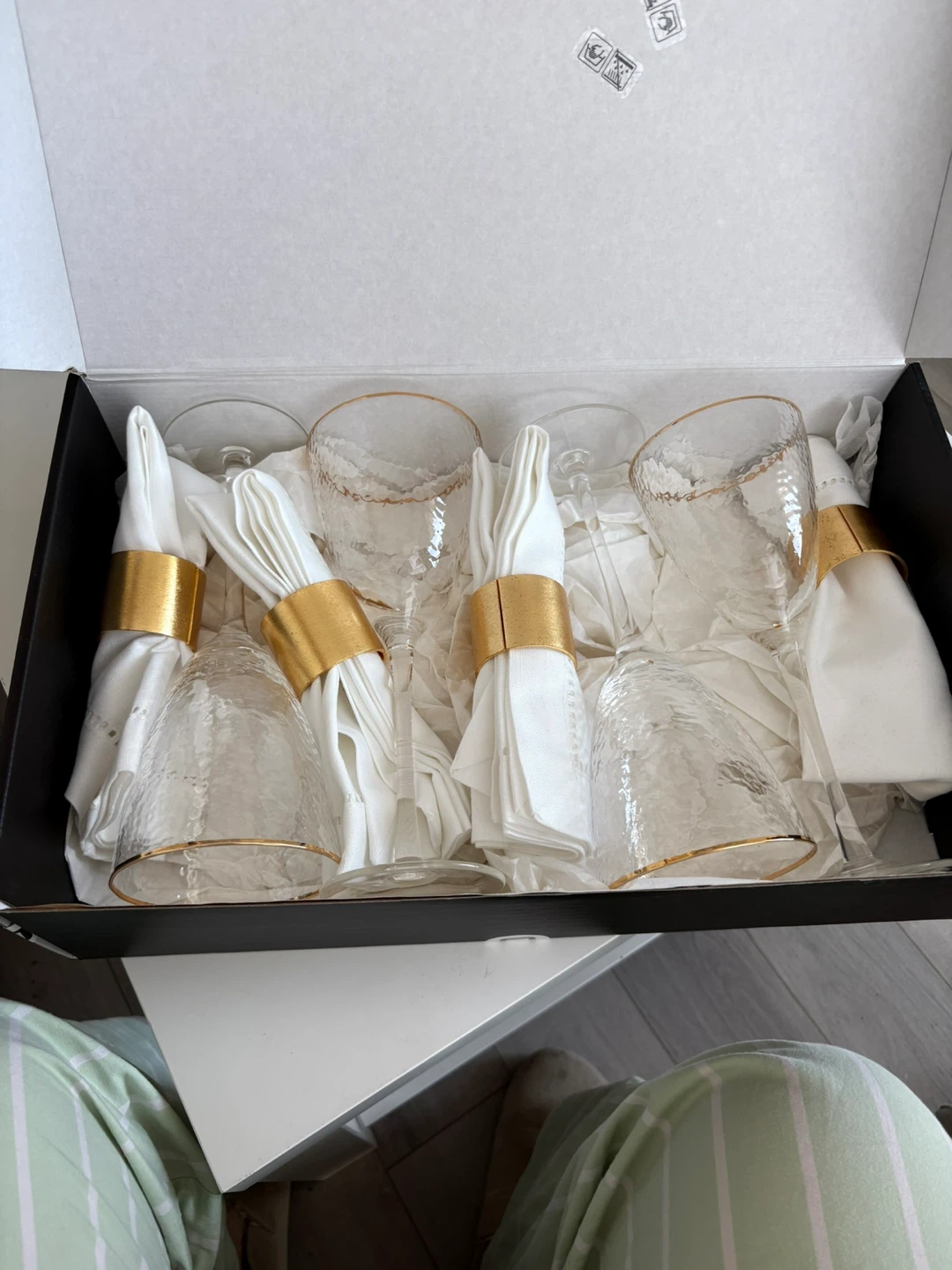 Set of 4 Gold Rimmed Wine Glasses and Napkins