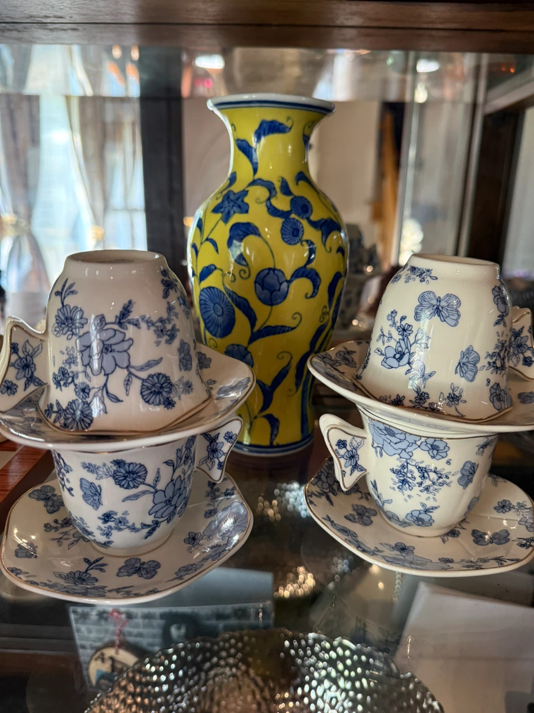 Set of 4 Blue and White Floral Teacups and Saucers