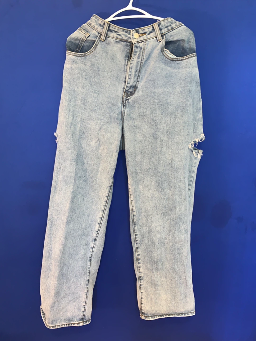 Light Wash Ripped Jeans