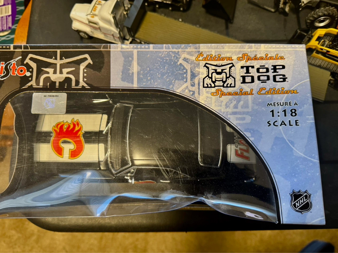 Diecast Camaro Z-28. Calgary Flames. 1/18th scale - photo 2