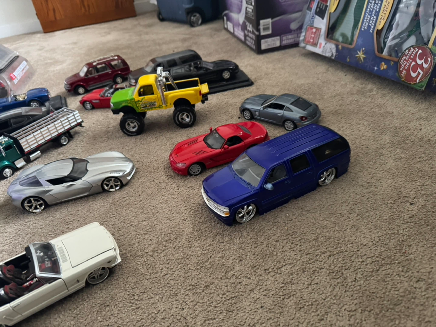 14 Diecast Cars and Trucks. 1/24th scale. $60 all - photo 4