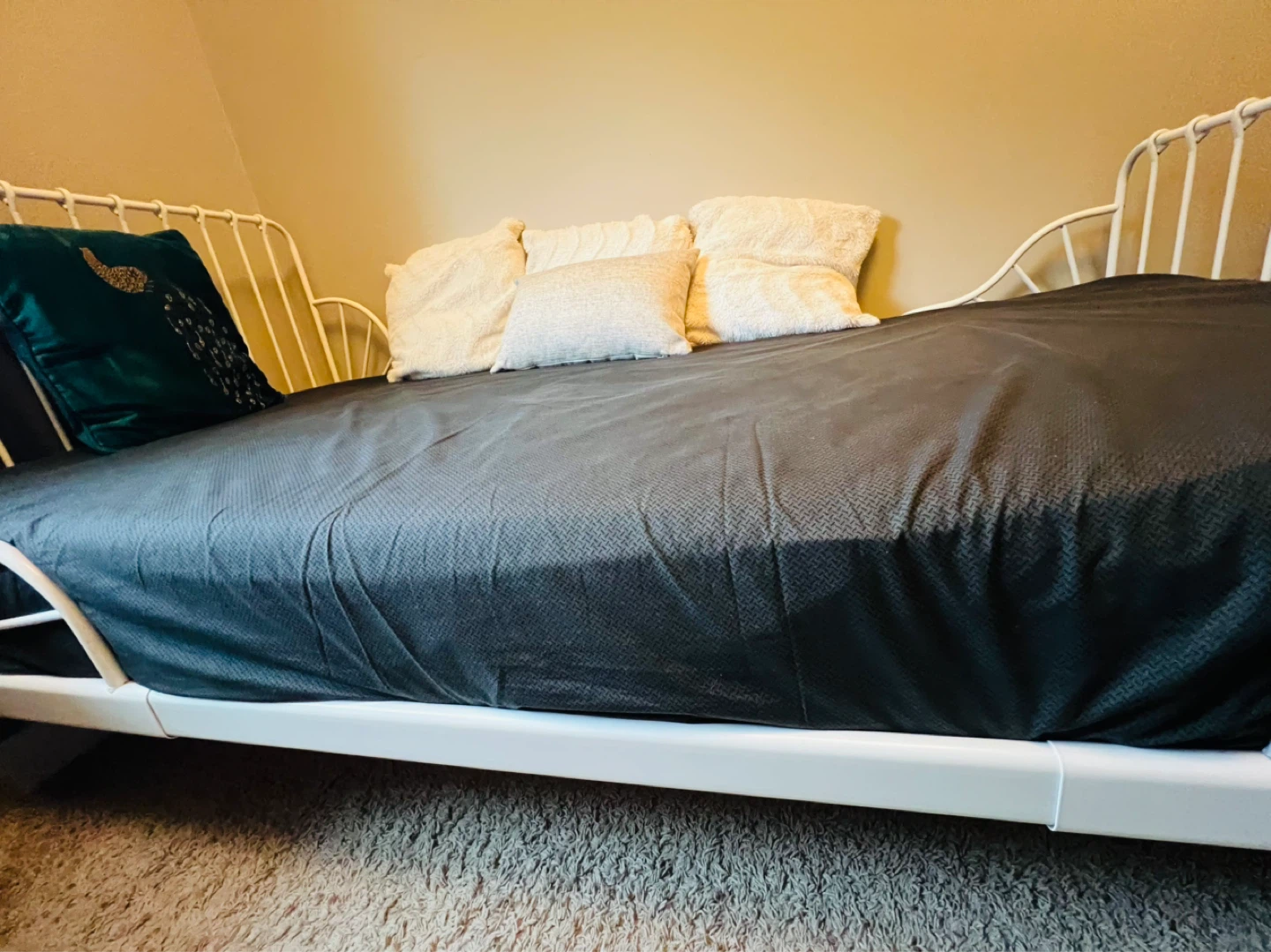 Twin mattress like new - photo 4
