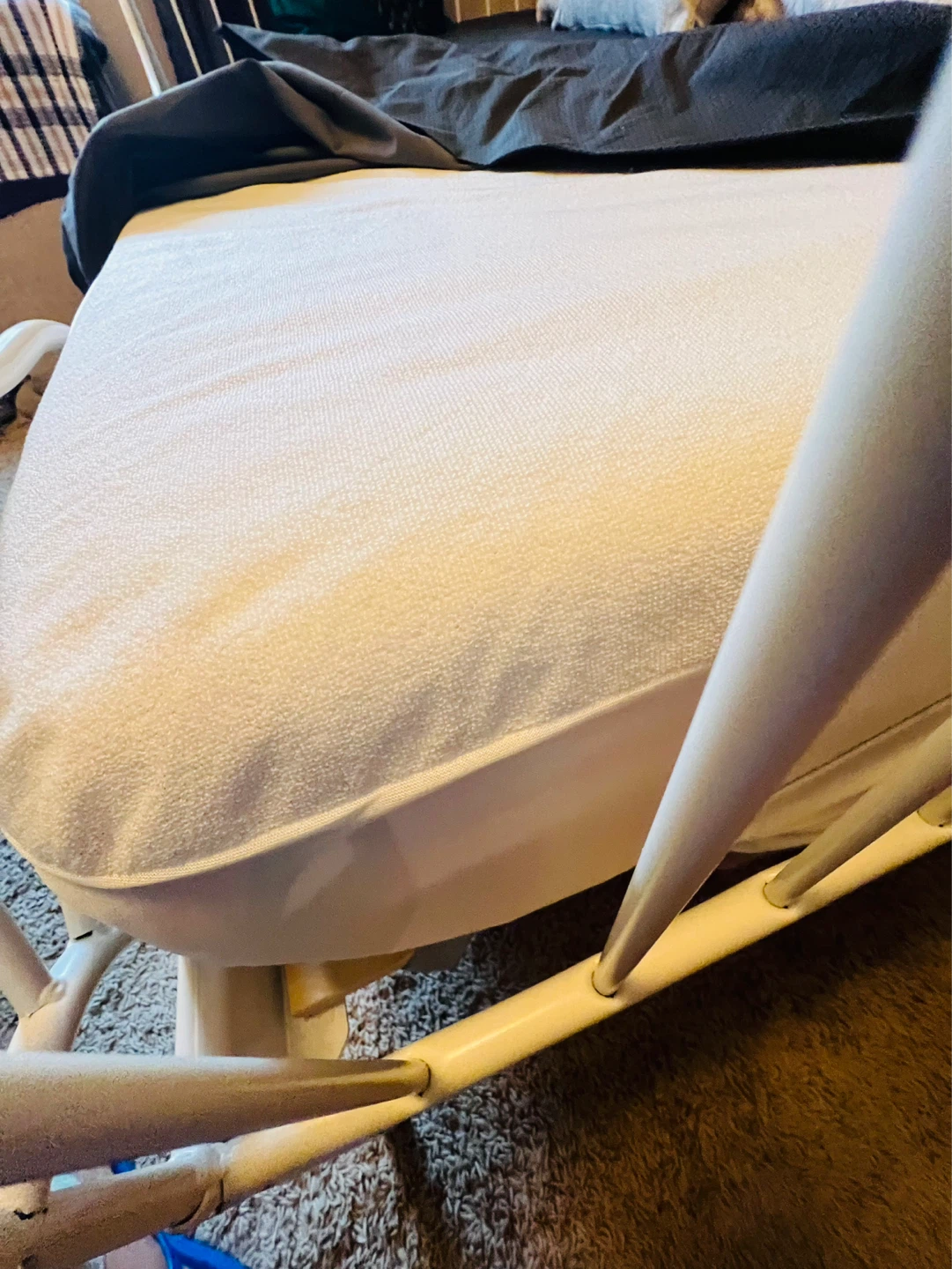 Twin mattress like new - photo 3