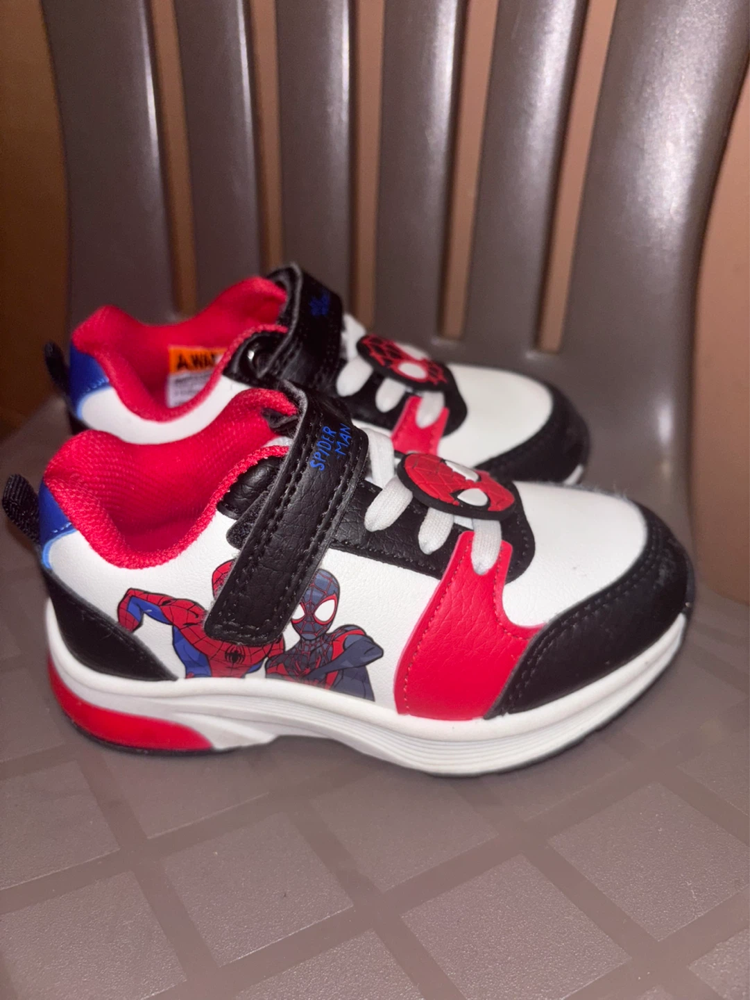 Kids' Spiderman Light-Up Sneakers - photo 2