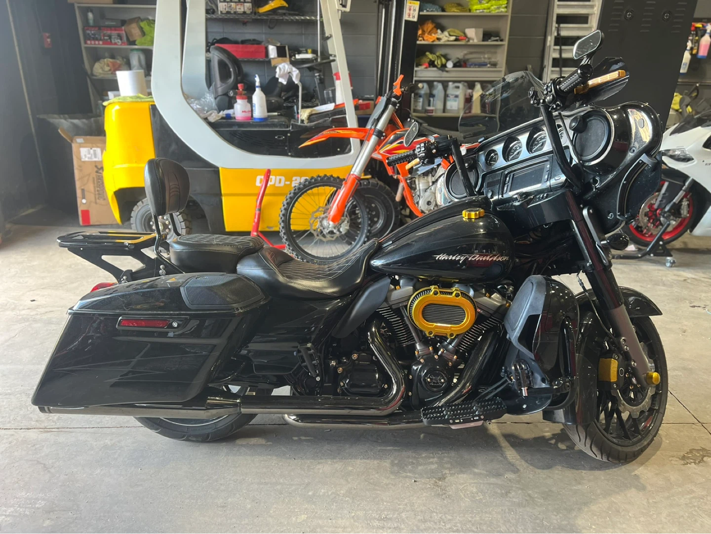 2017 Harley-Davidson Street Glide - photo 4
