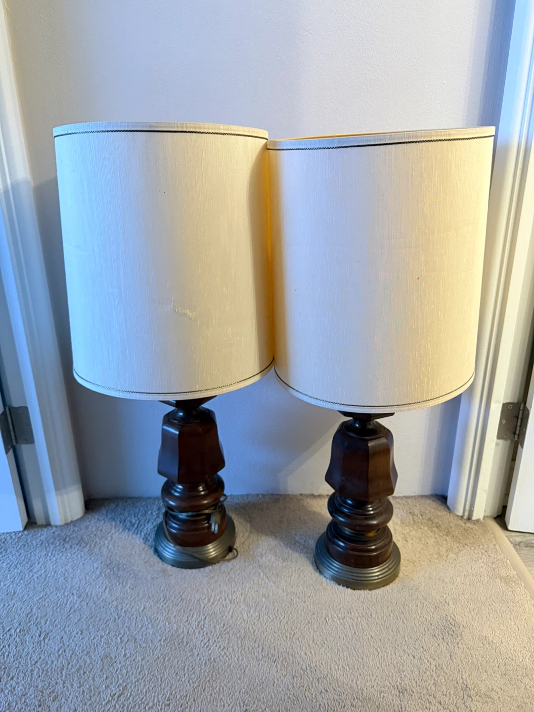Vintage 1960’s Rare Automax 11418 Hand-turned Oakwood Table Lamp