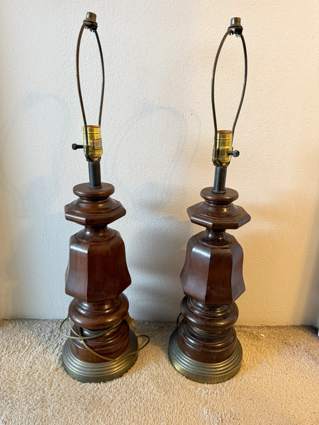 Vintage 1960’s Rare Automax 11418 Hand-turned Oakwood Table Lamp - photo 2