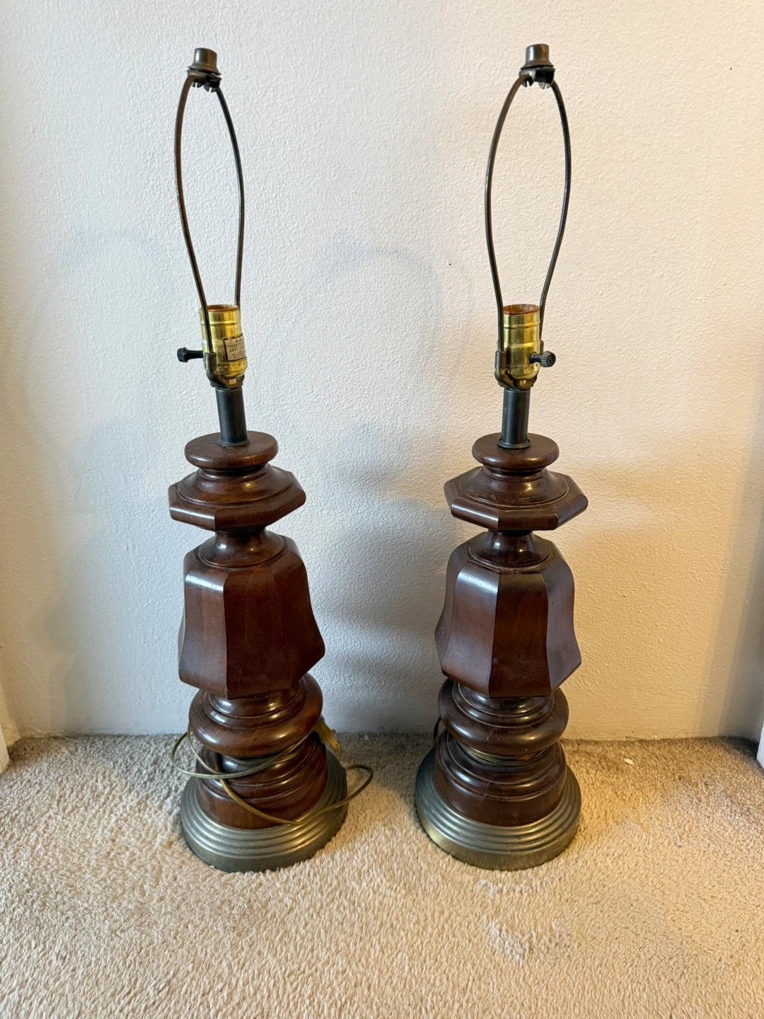Vintage 1960’s Rare Automax 11418 Hand-turned Oakwood Table Lamp - photo 3