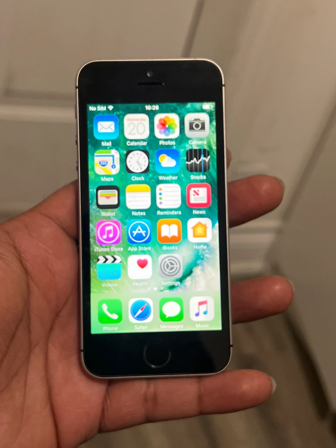 Apple iPhone SE (Silver)