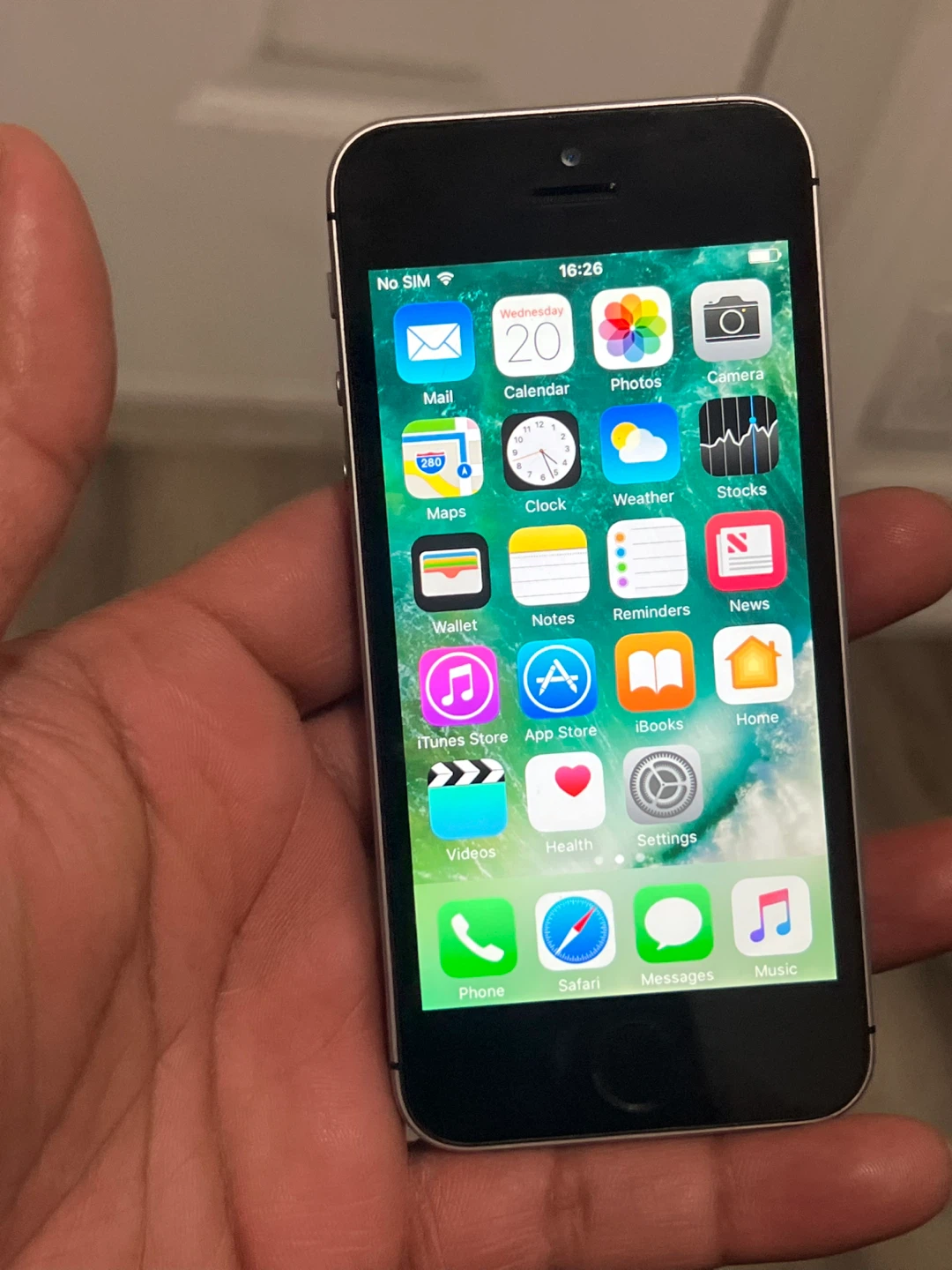 Apple iPhone SE (Silver) - photo 5