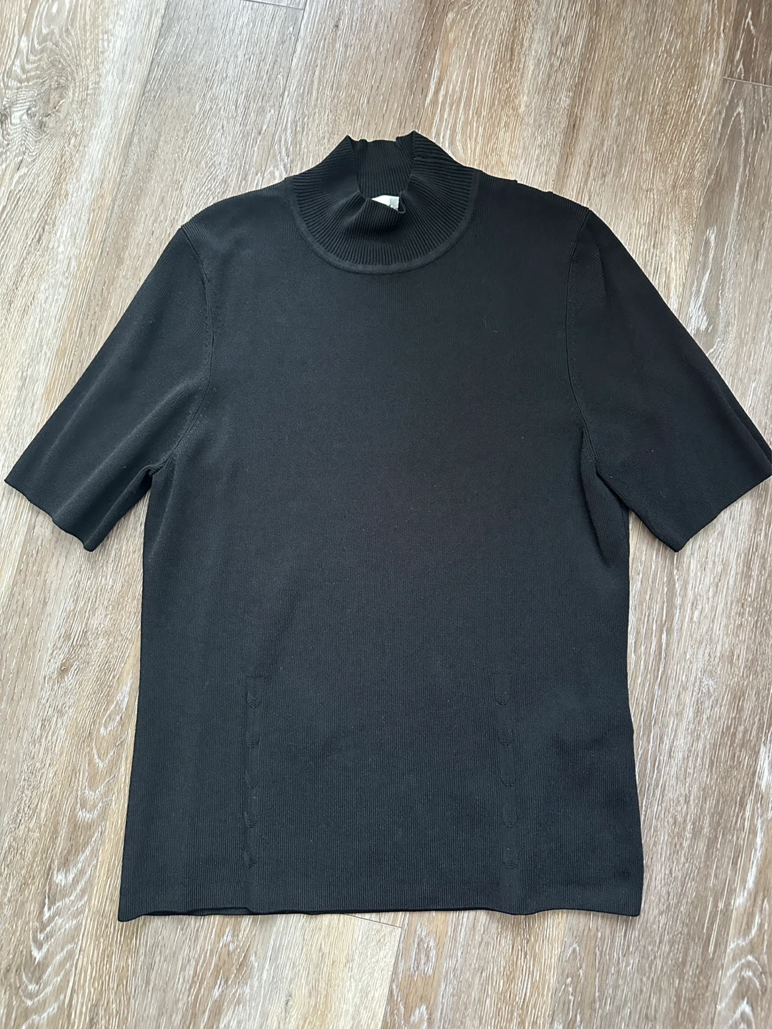 Melanie Lyne black mock neck top M