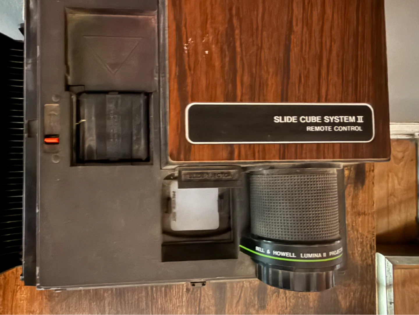 Bell & Howell Slide Cube System II Projector with Remote