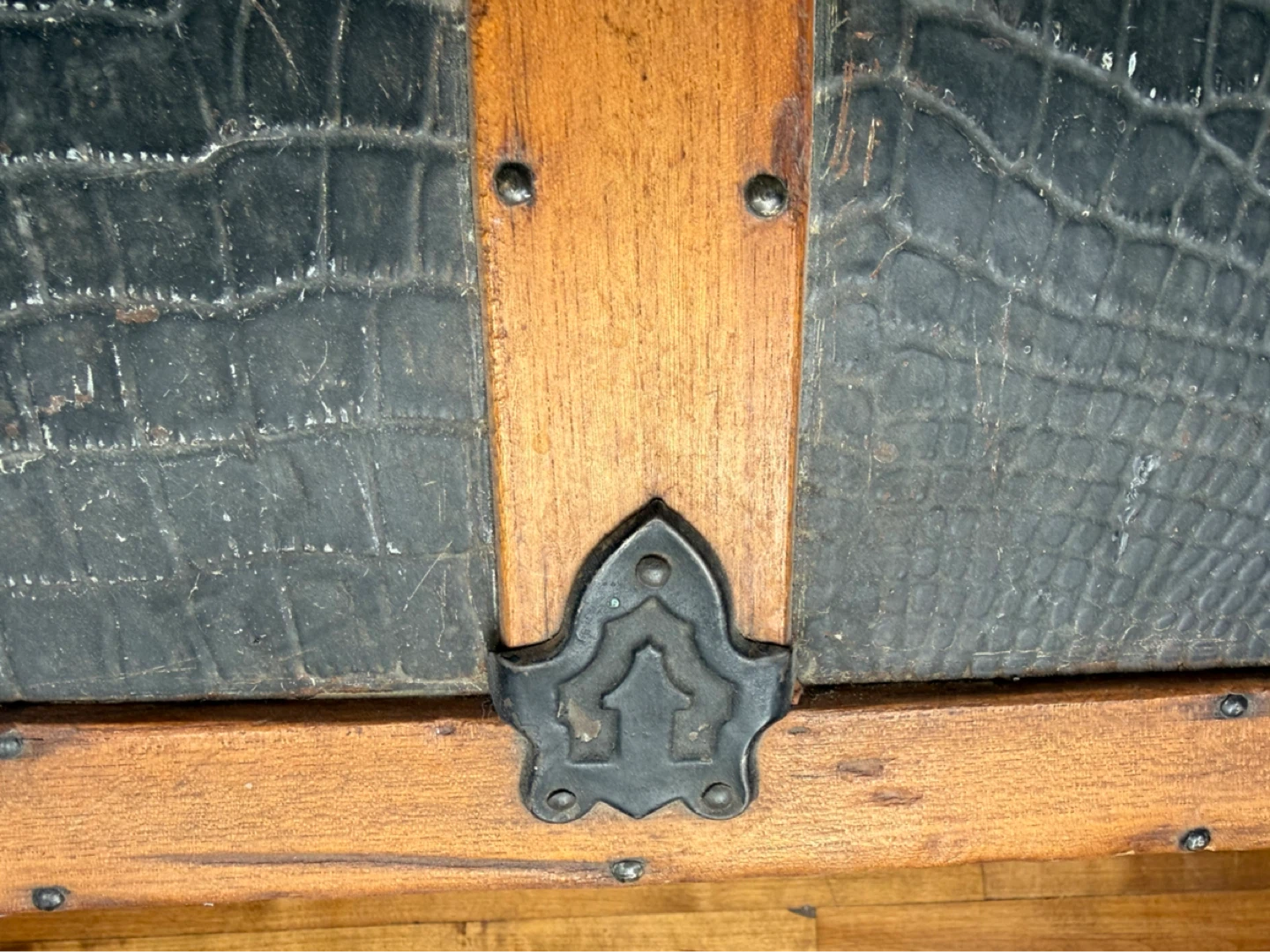 Antique Steamer Trunk - photo 4