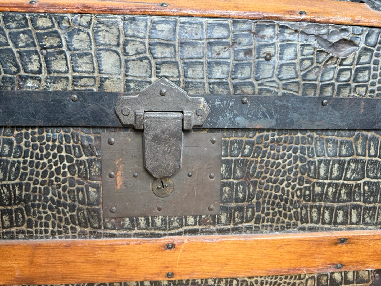 Antique Steamer Trunk - photo 3