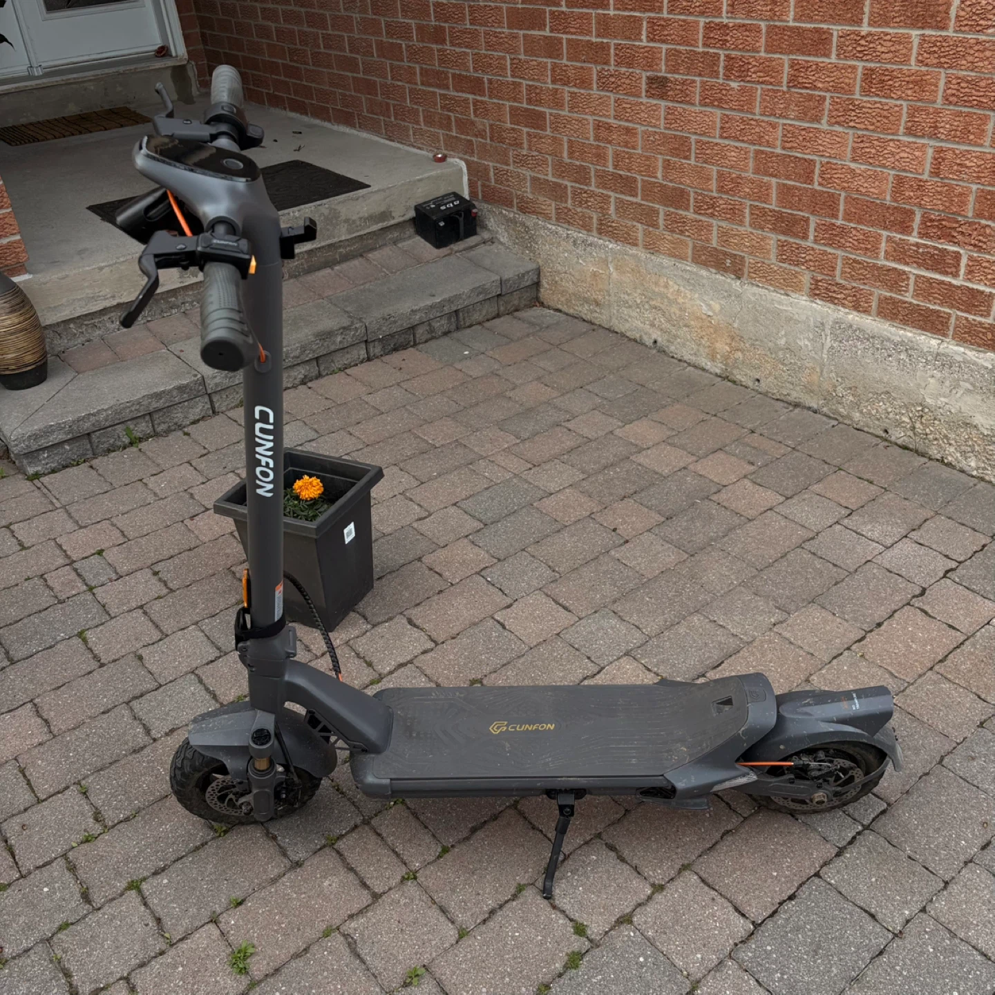CUNFON rz800 electric scooter
