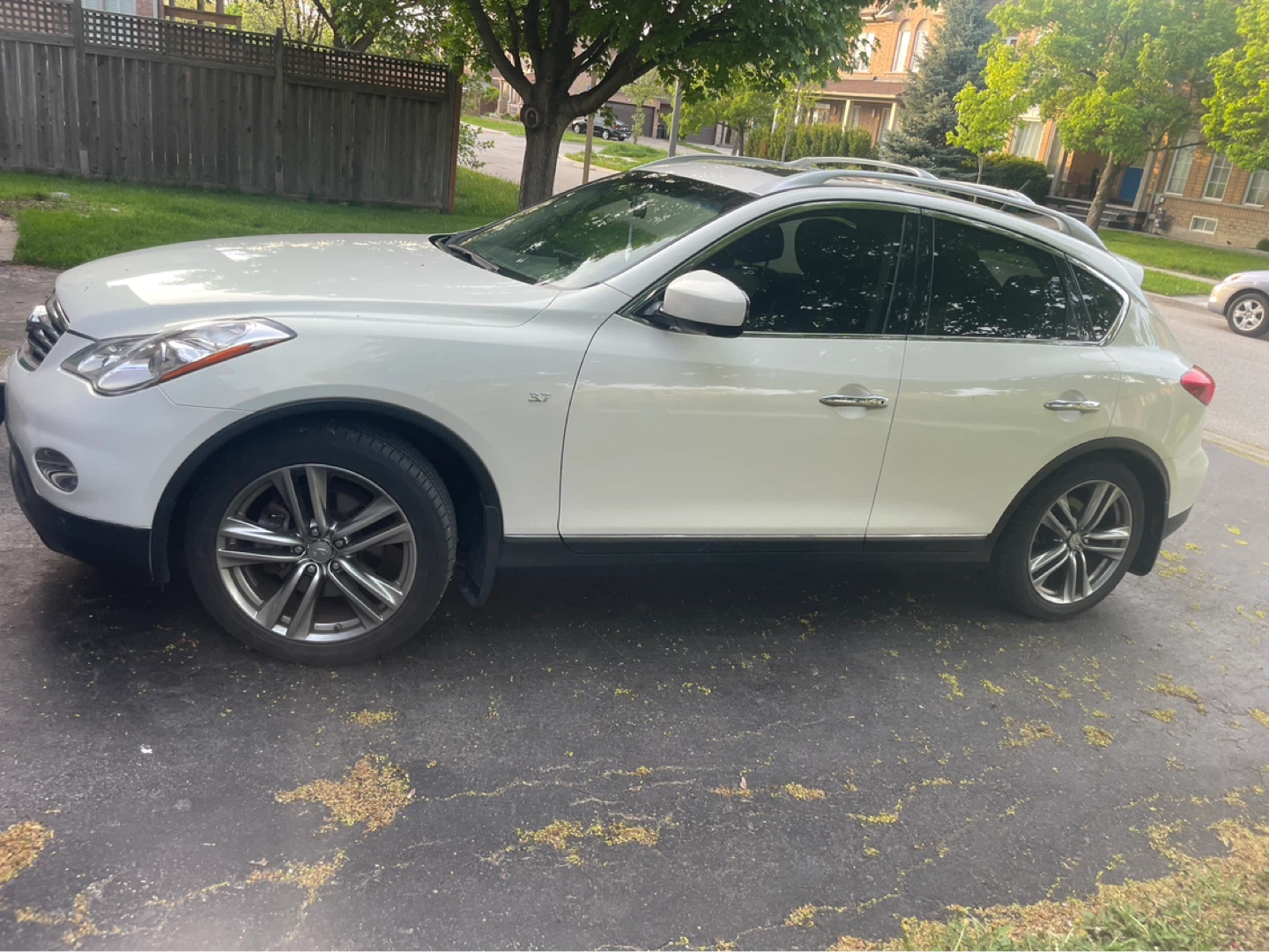 Pearl White Infiniti QX50 year 2015 AWD woman driven
