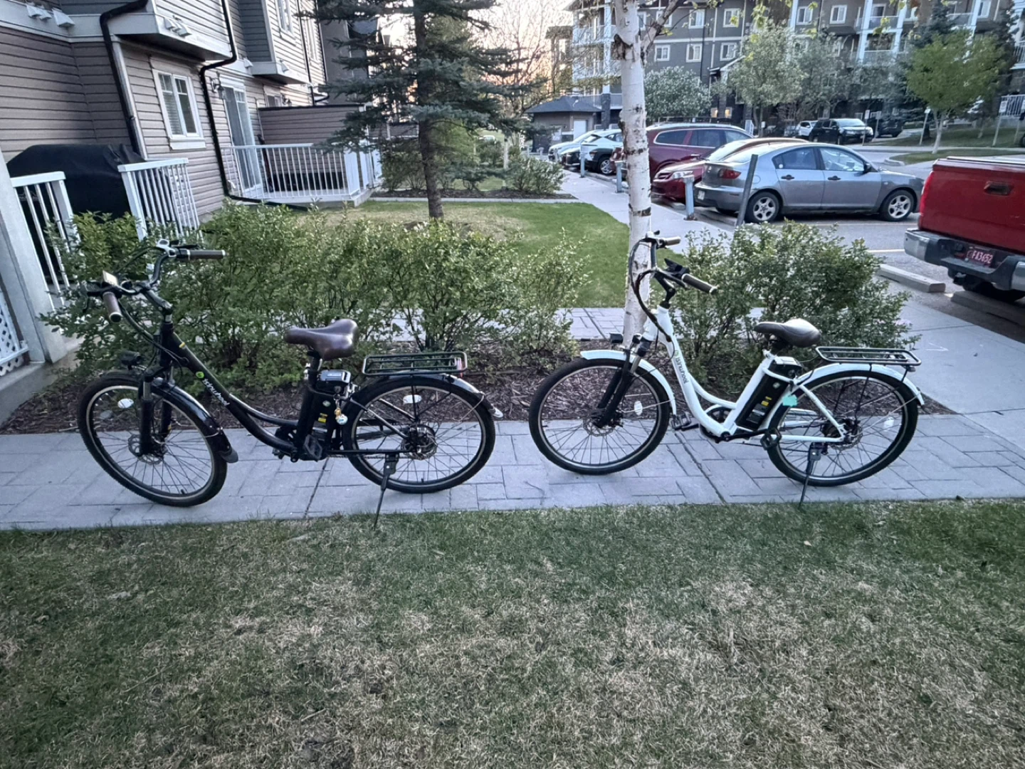 2 Isinwheel  Electric Bike - Black and White