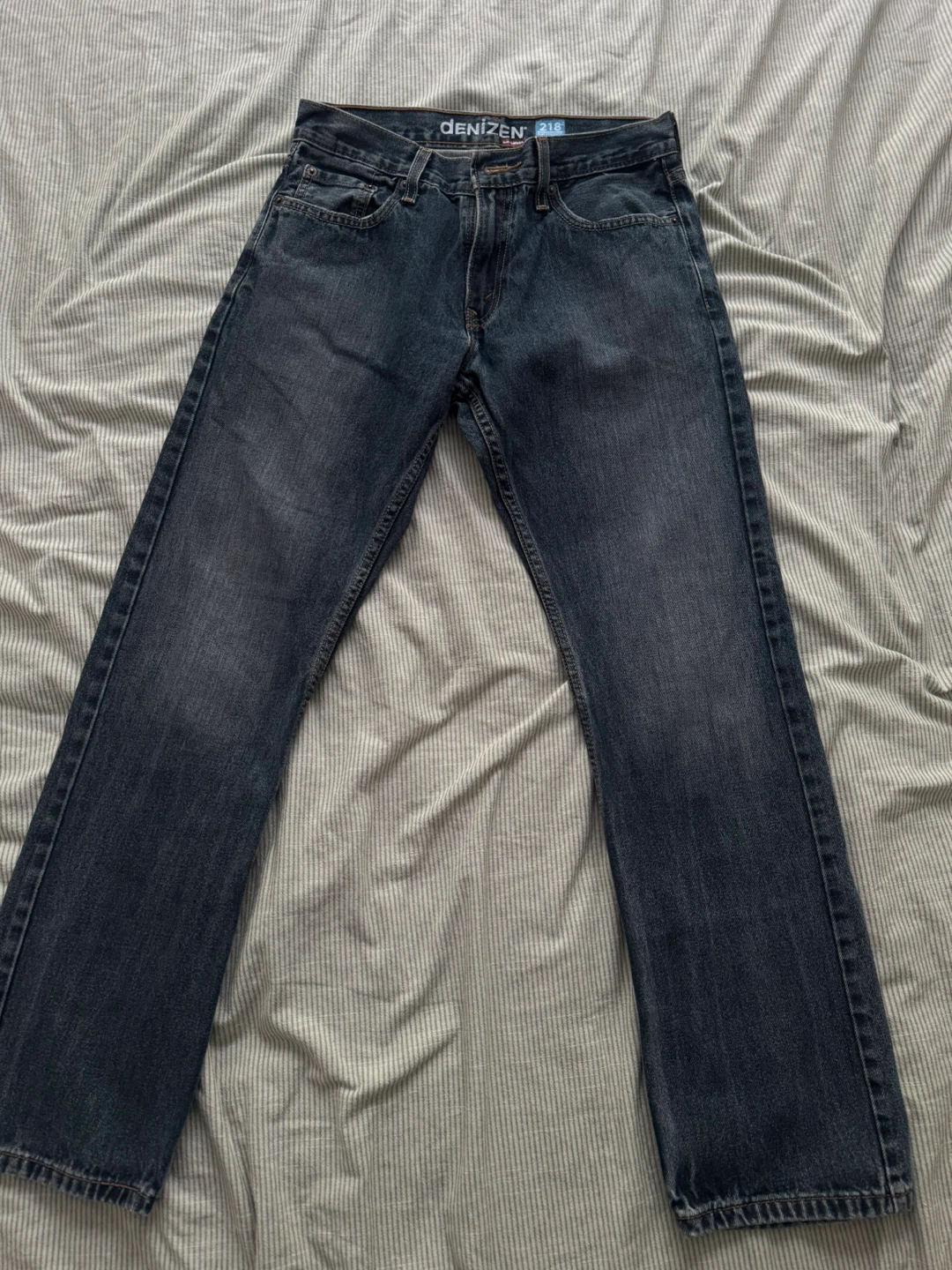 Denizen Levi’s 218 Straight Fit Jeans