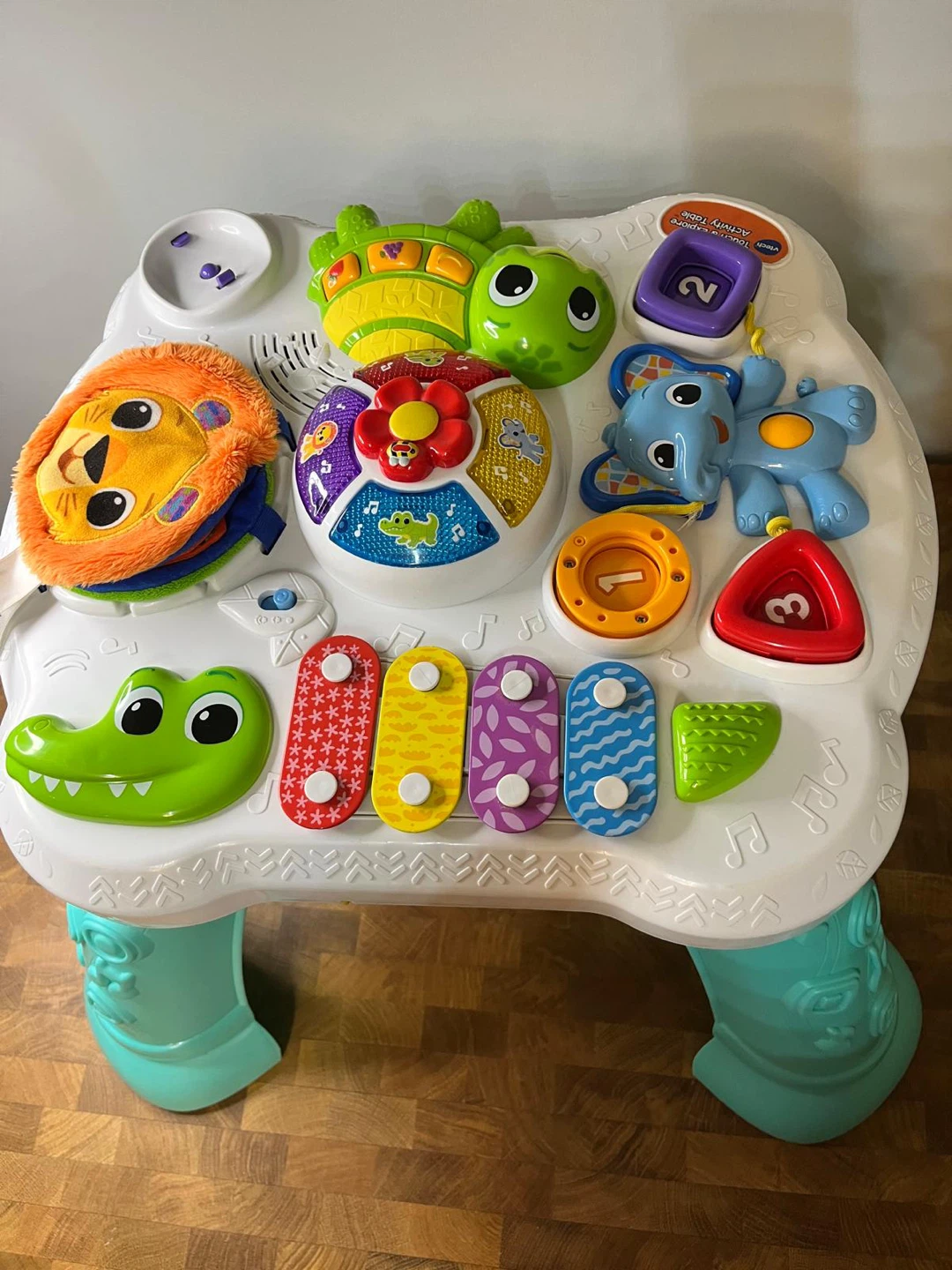 VTech Touch and Explore Activity Table