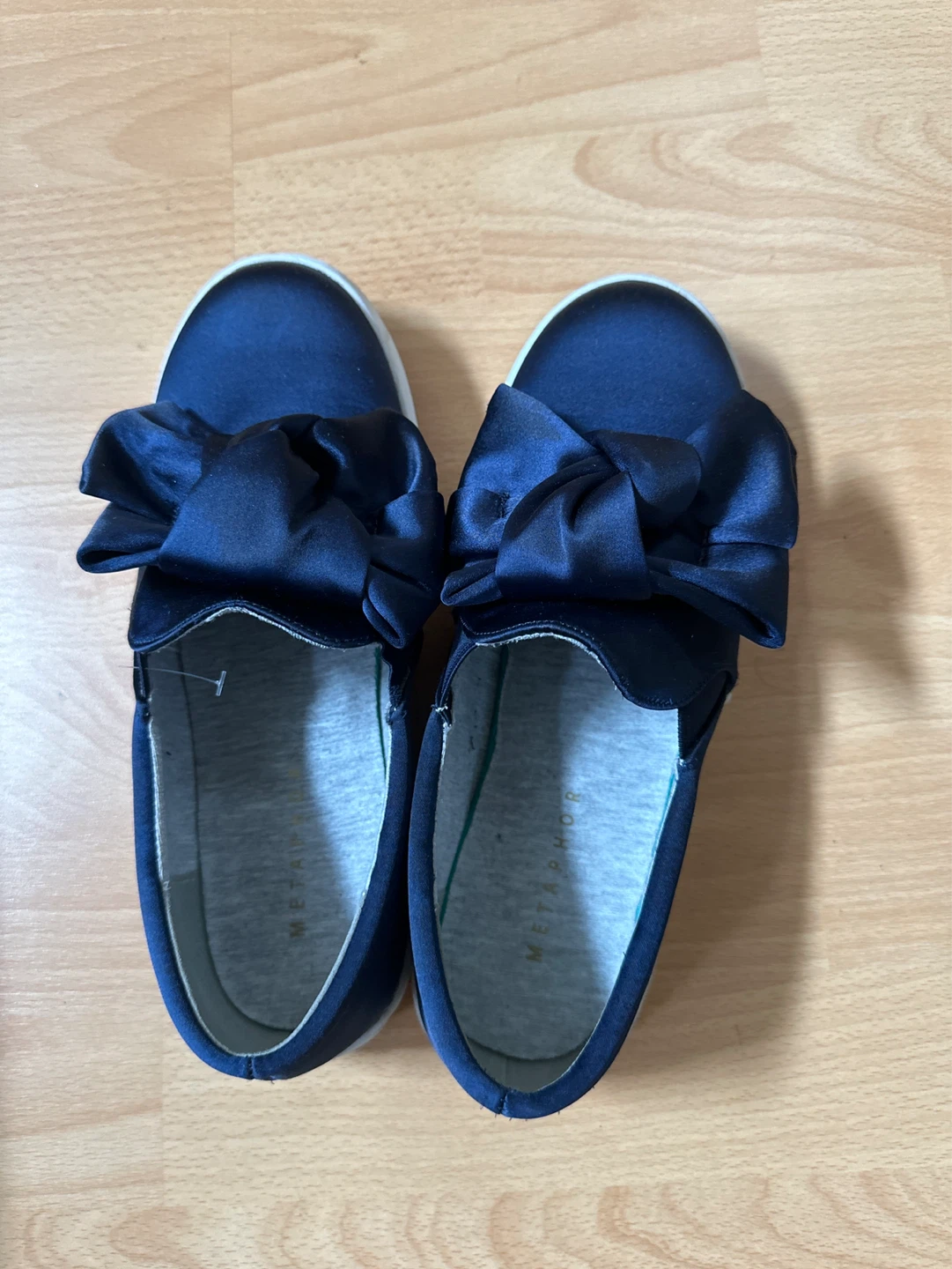 Women's Slip-On Sneakers with Bow