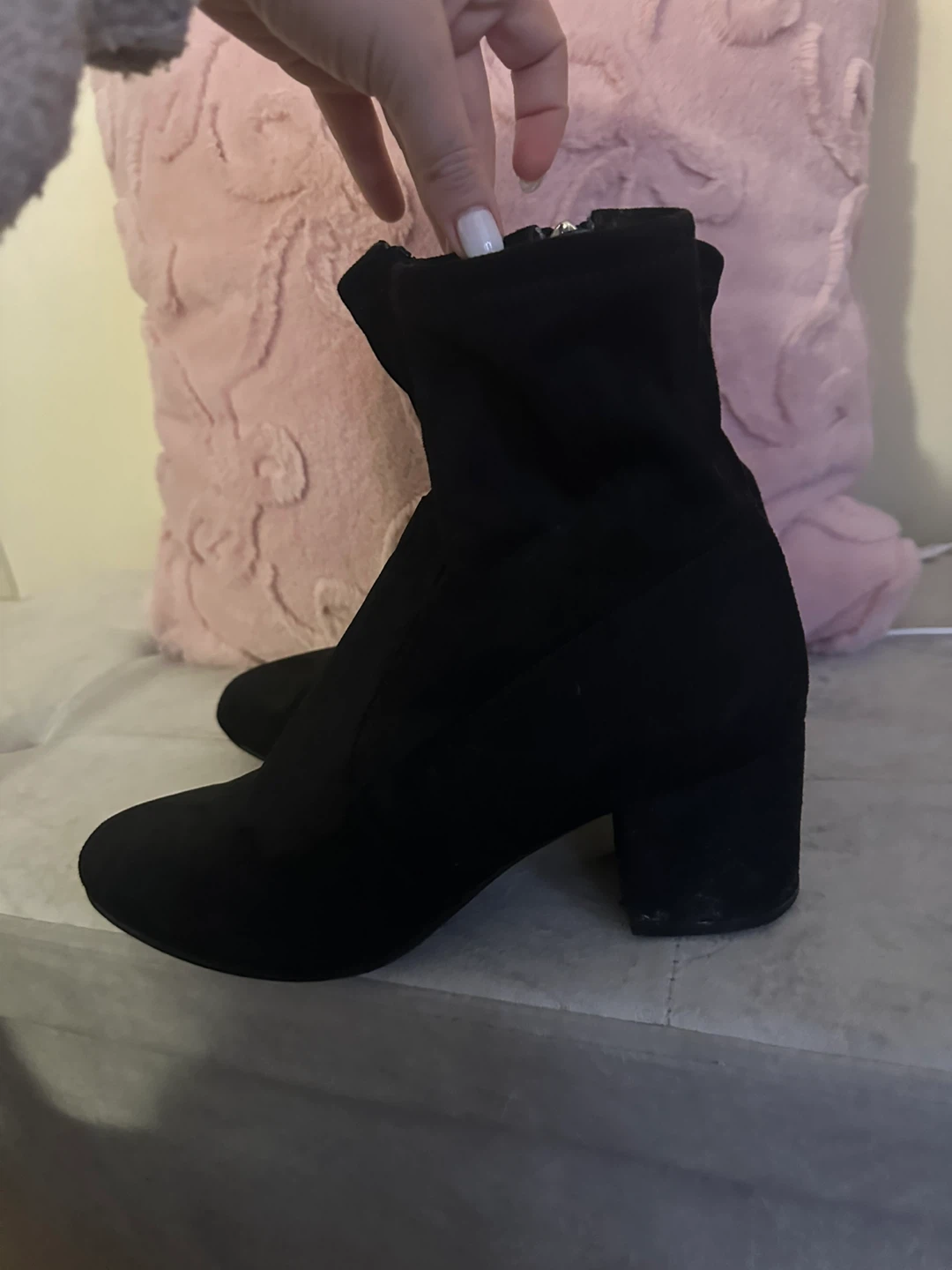 Steve Madden IRVEN Black Suede Block Heel Booties - Size 8 - photo 2