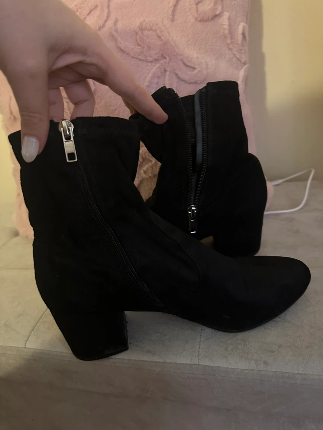 Steve Madden IRVEN Black Suede Block Heel Booties - Size 8