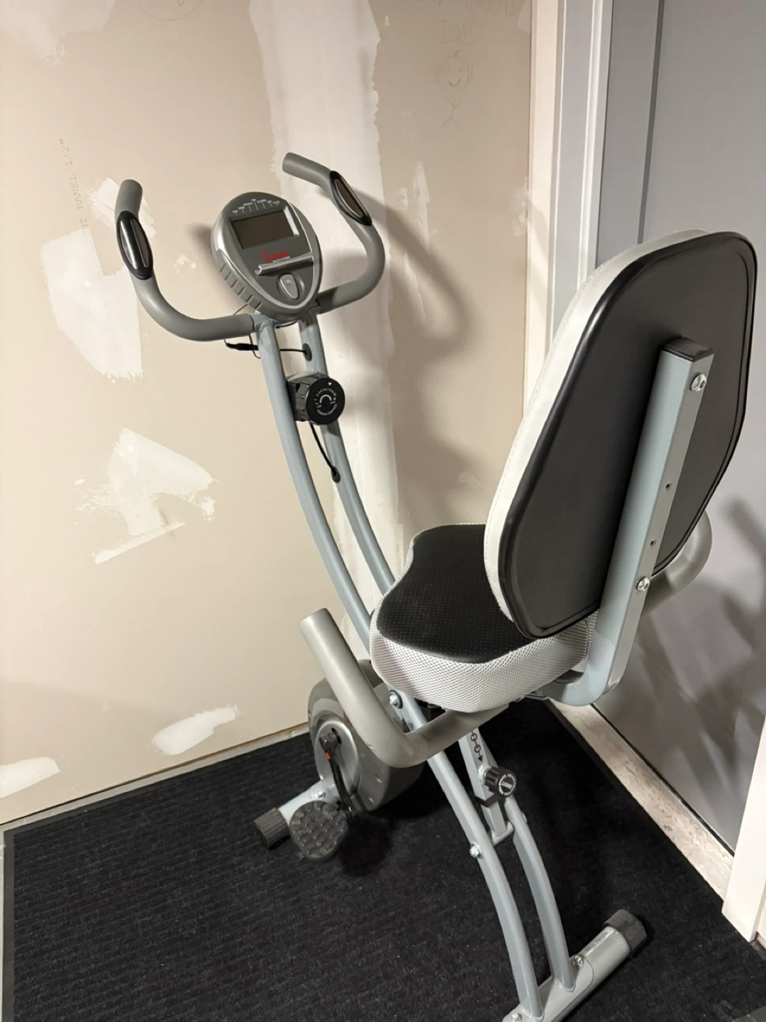 Sunny Health & Fitness Recumbent Bike - photo 2