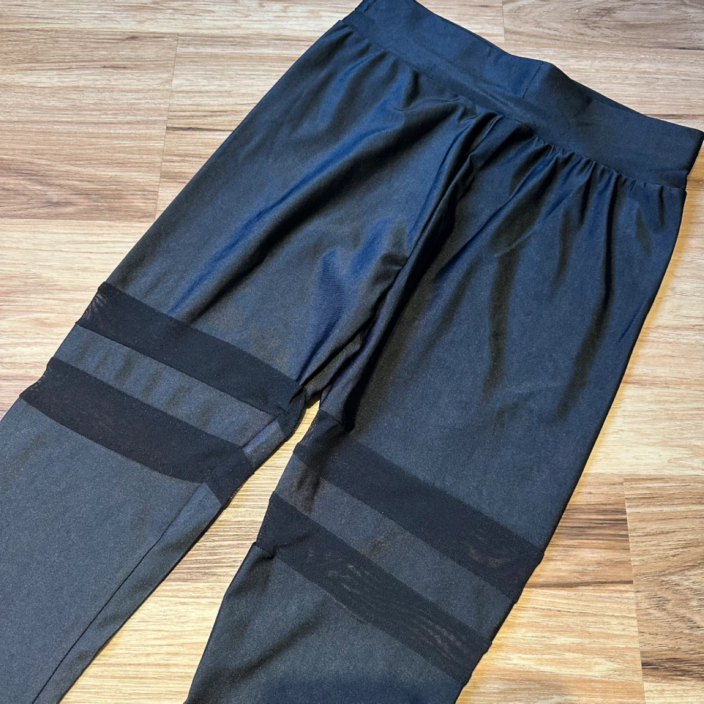 Women's XS Black Athletic Leggings with Mesh Panels - photo 2