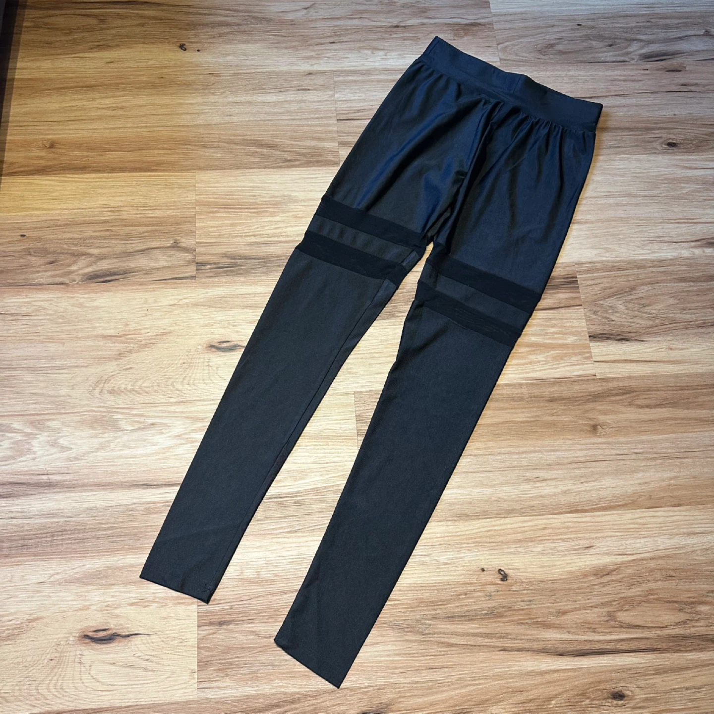 Women's XS Black Athletic Leggings with Mesh Panels