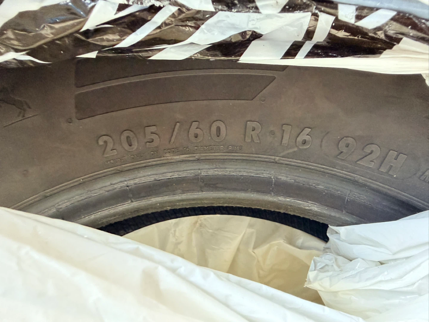 205/60 R16 92H all season tire - photo 2