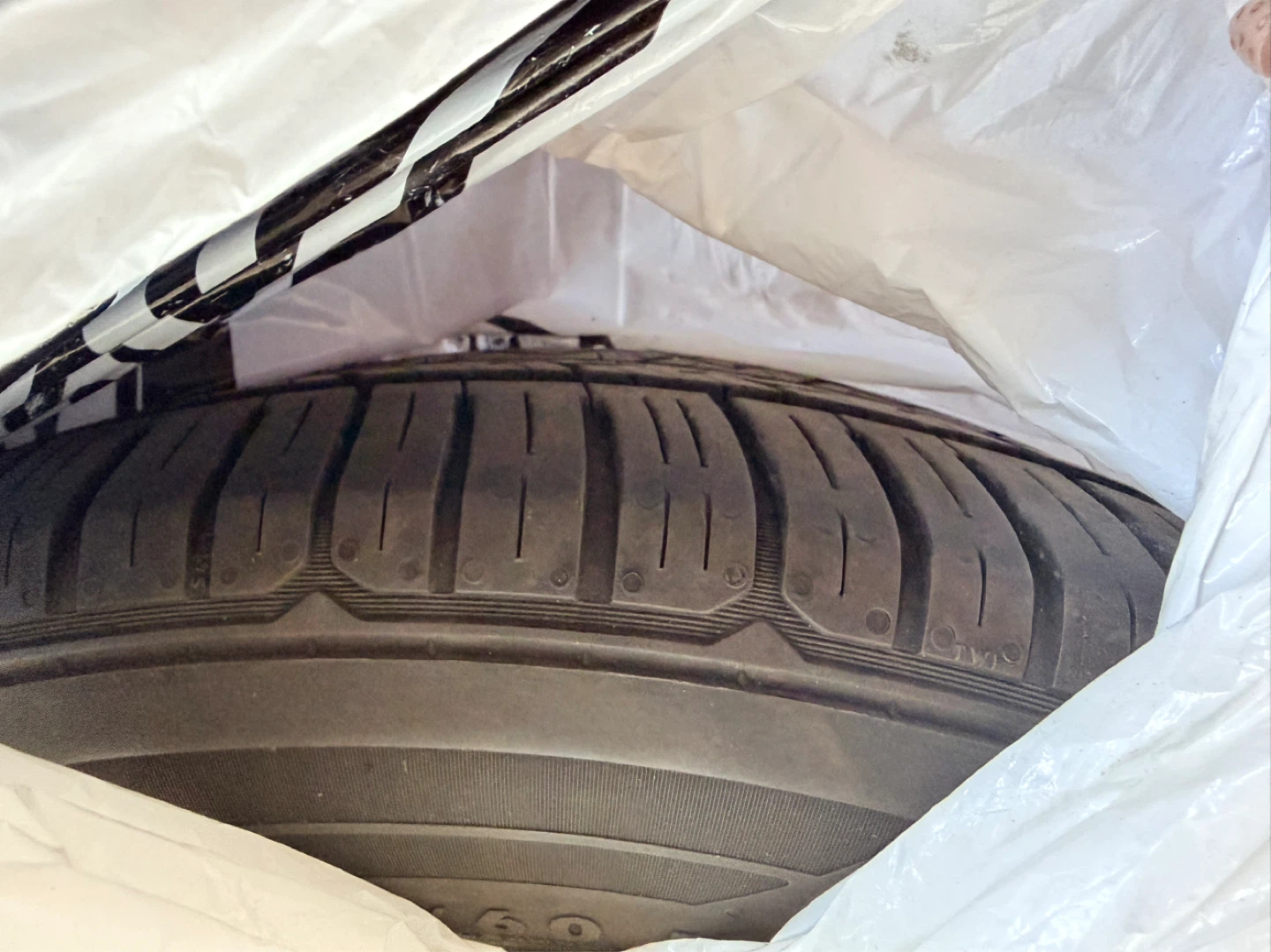205/60 R16 92H all season tire