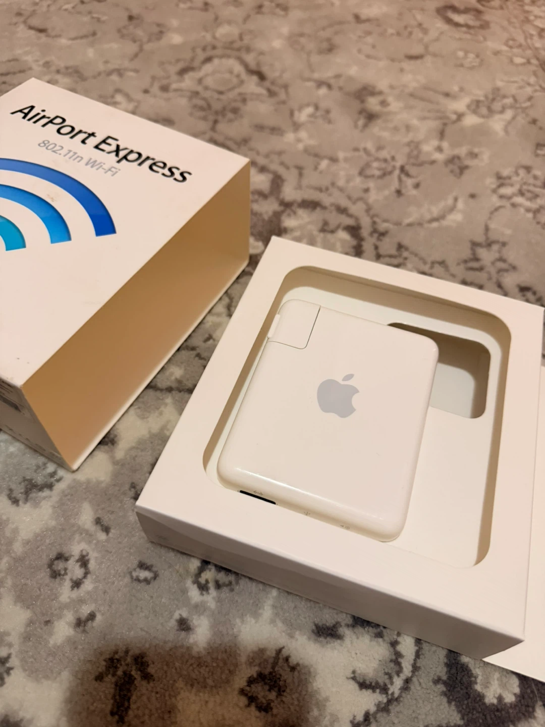 Apple AirPort Express 802.11n Wi-Fi Base Station