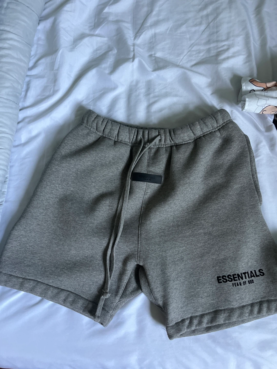 ESSENTIALS SHORTS DARK OATMEAL