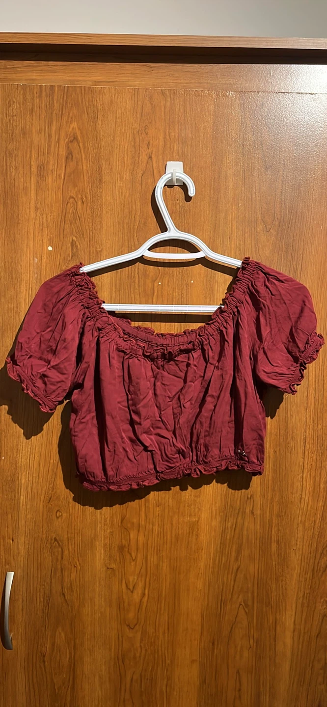 Maroon off-the-shoulder puff sleeve crop top