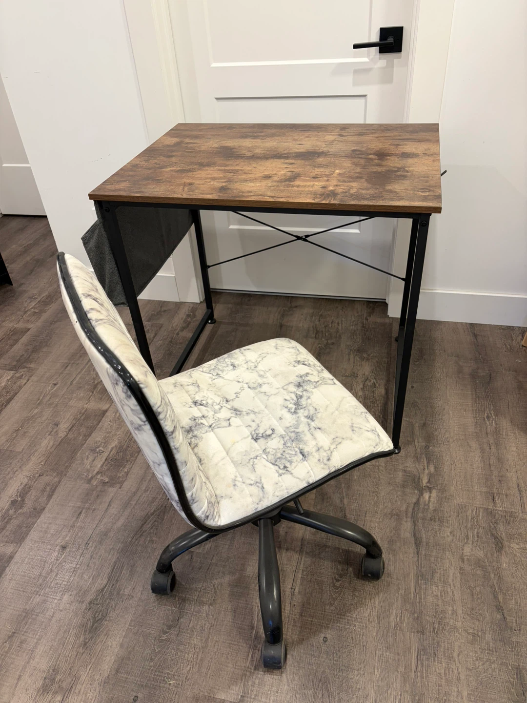 desk with chair - photo 2