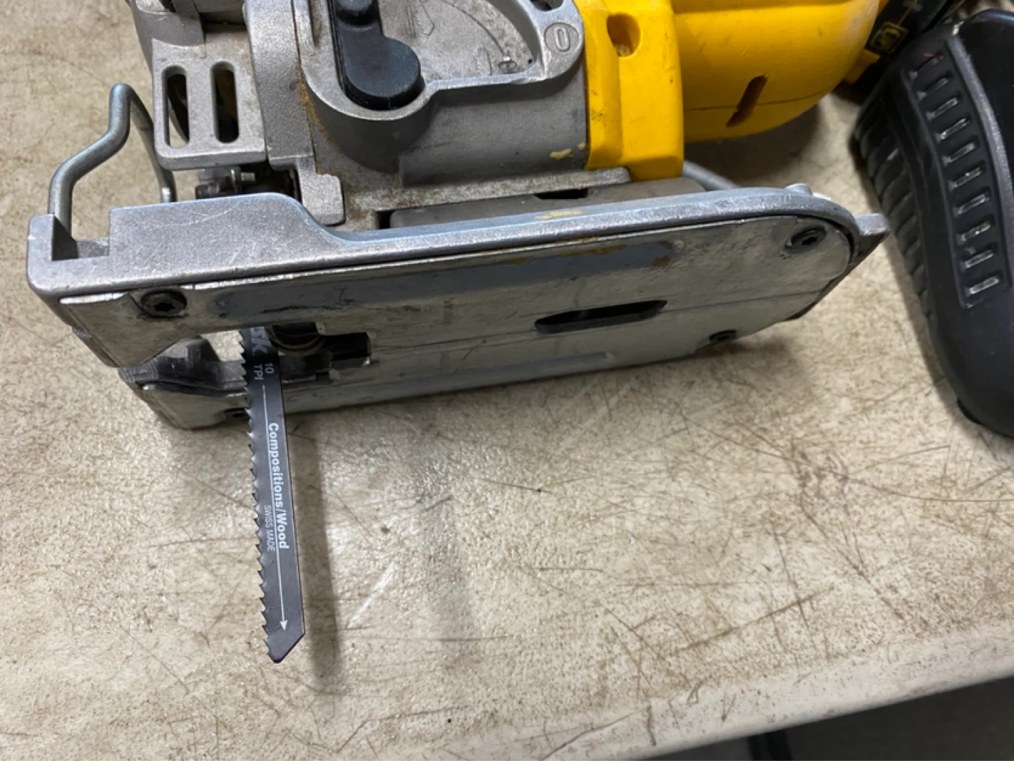 Dewalt 20v jigsaw with battery and charger - photo 2
