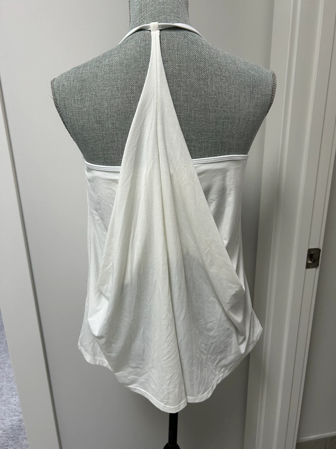 Halara White Halter Tank Top NWT large - photo 5