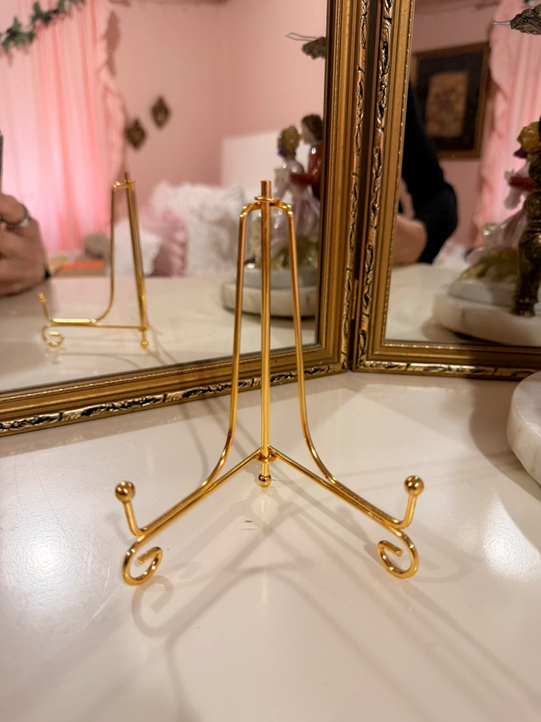Small Gold Display Easel Stand